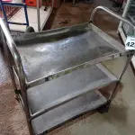 LOTE 429 - 01 CARRINHO EM INOX. (NO ESTADO) ATENÇÃO! FAZER A VISITAÇÃO ANTES DE ARREMATAR, NÃO SABEMOS SE FUNCIONA. LEILÃO NÃO TEM GARANTIA E NEM DEVOLUÇÃO, SUJEITO A POSSÍVEIS AVARIAS VISÍVEIS/OCULTAS E/OU AUSÊNCIA DE COMPONENTES.