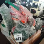 LOTE 442 - 02 CREPERIAS MARCAS E MODELOS DIVERSOS E DIVERSOS NÚMEROS E LETRAS DECORATIVOS DE FERRO P/PAREDE. (NO ESTADO) ATENÇÃO! FAZER A VISITAÇÃO ANTES DE ARREMATAR, NÃO SABEMOS SE FUNCIONA. LEILÃO NÃO TEM GARANTIA E NEM DEVOLUÇÃO, SUJEITO A POSSÍVEIS AVARIAS VISÍVEIS/OCULTAS E/OU AUSÊNCIA DE COMPONENTES.