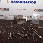 LOTE 397 - 01 LOTE C/MATERIAIS ODONTOLÓGICOS DIVERSOS. (NO ESTADO) ATENÇÃO! FAZER A VISITAÇÃO ANTES DE ARREMATAR, NÃO SABEMOS SE FUNCIONA. LEILÃO NÃO TEM GARANTIA E NEM DEVOLUÇÃO, SUJEITO A POSSÍVEIS AVARIAS VISÍVEIS/OCULTAS E/OU AUSÊNCIA DE COMPONENTES.