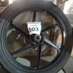 LOTE 503 - 01 RODA P/MOTO COM PNEU E CÂMARA DE AR, ARO “18. PARA HONDA 150 E 160 CILINDRADAS. (NO ESTADO) ATENÇÃO! FAZER A VISITAÇÃO ANTES DE ARREMATAR, NÃO SABEMOS SE FUNCIONA. LEILÃO NÃO TEM GARANTIA E NEM DEVOLUÇÃO, SUJEITO A POSSÍVEIS AVARIAS VISÍVEIS/OCULTAS E/OU AUSÊNCIA DE COMPONENTES.