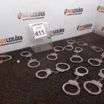 LOTE 411 - 10 ALGEMAS EM METAL. (NO ESTADO) ATENÇÃO! FAZER A VISITAÇÃO ANTES DE ARREMATAR, NÃO SABEMOS SE FUNCIONA. LEILÃO NÃO TEM GARANTIA E NEM DEVOLUÇÃO, SUJEITO A POSSÍVEIS AVARIAS VISÍVEIS/OCULTAS E/OU AUSÊNCIA DE COMPONENTES.