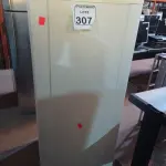 LOTE 307 - 01 GELADEIRA MARCA CONTINENTAL 220V. (NO ESTADO) ATENÇÃO! FAZER A VISITAÇÃO ANTES DE ARREMATAR, NÃO SABEMOS SE FUNCIONA. LEILÃO NÃO TEM GARANTIA E NEM DEVOLUÇÃO, SUJEITO A POSSÍVEIS AVARIAS VISÍVEIS/OCULTAS E/OU AUSÊNCIA DE COMPONENTES.