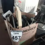 LOTE 457 - 03 RELÓGIOS DE PAREDE, LEITORES DE CÓDIGOS DE BARRA, LUMINARIAS E ESPETOS DE JARDIM DIVERSOS. (NO ESTADO) ATENÇÃO! FAZER A VISITAÇÃO ANTES DE ARREMATAR, NÃO SABEMOS SE FUNCIONA. LEILÃO NÃO TEM GARANTIA E NEM DEVOLUÇÃO, SUJEITO A POSSÍVEIS AVARIAS VISÍVEIS/OCULTAS E/OU AUSÊNCIA DE COMPONENTES.