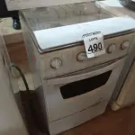 LOTE 490 - 01 FOGÃO A GÁS 04 BOCAS E 01 SUGGAR. (NO ESTADO) ATENÇÃO! FAZER A VISITAÇÃO ANTES DE ARREMATAR, NÃO SABEMOS SE FUNCIONA. LEILÃO NÃO TEM GARANTIA E NEM DEVOLUÇÃO, SUJEITO A POSSÍVEIS AVARIAS VISÍVEIS/OCULTAS E/OU AUSÊNCIA DE COMPONENTES.