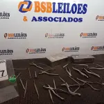 LOTE 397 - 01 LOTE C/MATERIAIS ODONTOLÓGICOS DIVERSOS. (NO ESTADO) ATENÇÃO! FAZER A VISITAÇÃO ANTES DE ARREMATAR, NÃO SABEMOS SE FUNCIONA. LEILÃO NÃO TEM GARANTIA E NEM DEVOLUÇÃO, SUJEITO A POSSÍVEIS AVARIAS VISÍVEIS/OCULTAS E/OU AUSÊNCIA DE COMPONENTES.