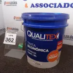 LOTE 362 - 01 GALÃO DE TINTA MARCA QUALITEX. (NO ESTADO) ATENÇÃO! FAZER A VISITAÇÃO ANTES DE ARREMATAR, NÃO SABEMOS SE FUNCIONA. LEILÃO NÃO TEM GARANTIA E NEM DEVOLUÇÃO, SUJEITO A POSSÍVEIS AVARIAS VISÍVEIS/OCULTAS E/OU AUSÊNCIA DE COMPONENTES.