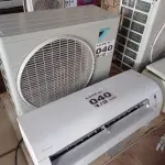 LOTE 040 - 01 KIT AR-CONDICIONADO DAIKIN 12000 BTUS (NO ESTADO, NÃO SABEMOS SE FUNCIONA. LEILÃO NÃO TEM GARANTIA E NEM DEVOLUÇÃO, SUJEITO A POSSÍVEIS AVARIAS VISÍVEIS/OCULTAS E/OU AUSÊNCIA DE COMPONENTES)