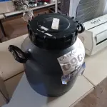 LOTE 090 - 01 - LATÃO LEITE PLÁSTICO 30L ROSCA (NO ESTADO, NÃO SABEMOS SE FUNCIONA. LEILÃO NÃO TEM GARANTIA E NEM DEVOLUÇÃO, SUJEITO A POSSÍVEIS AVARIAS VISÍVEIS/OCULTAS E/OU AUSÊNCIA DE COMPONENTES)