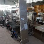 LOTE 096 - 01 - GUARDA ROUPA MILÃO 8 PORTAS WENGUE (NO ESTADO, NÃO SABEMOS SE FUNCIONA. LEILÃO NÃO TEM GARANTIA E NEM DEVOLUÇÃO, SUJEITO A POSSÍVEIS AVARIAS VISÍVEIS/OCULTAS E/OU AUSÊNCIA DE COMPONENTES)