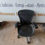 LOTE 046 - 01 CADEIRA HERMAN MILLER (HERMAN MILLER CHAIR). (NO ESTADO EM QUE SE ENCONTRA. SUJEITO A AVARIAS OCULTAS/VISÍVEIS.)