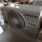LOTE 104 - 01 – CONDENSADORA SAMSUNG 12000 BTUS (NO ESTADO, NÃO SABEMOS SE FUNCIONA. LEILÃO NÃO TEM GARANTIA E NEM DEVOLUÇÃO, SUJEITO A POSSÍVEIS AVARIAS VISÍVEIS/OCULTAS E/OU AUSÊNCIA DE COMPONENTES)