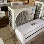 LOTE 040 - 01 KIT AR-CONDICIONADO DAIKIN 12000 BTUS (NO ESTADO, NÃO SABEMOS SE FUNCIONA. LEILÃO NÃO TEM GARANTIA E NEM DEVOLUÇÃO, SUJEITO A POSSÍVEIS AVARIAS VISÍVEIS/OCULTAS E/OU AUSÊNCIA DE COMPONENTES)