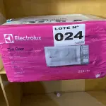 LOTE 024 - 01 - MICRO-ONDAS ELECTROLUX MEO44 34L BRANCO - 110V (NO ESTADO, NÃO SABEMOS SE FUNCIONA. LEILÃO NÃO TEM GARANTIA E NEM DEVOLUÇÃO, SUJEITO A POSSÍVEIS AVARIAS VISÍVEIS/OCULTAS E/OU AUSÊNCIA DE COMPONENTES)