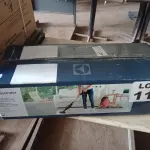 LOTE 113 - 01 - VAPORIZADOR DE PISO, MOP10, 220V, ELECTROLUX (NO ESTADO, NÃO SABEMOS SE FUNCIONA. LEILÃO NÃO TEM GARANTIA E NEM DEVOLUÇÃO, SUJEITO A POSSÍVEIS AVARIAS VISÍVEIS/OCULTAS E/OU AUSÊNCIA DE COMPONENTES)