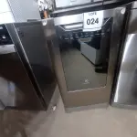LOTE 024 - 01 MÁQUINA DE LAVAR LOUÇA MARCA ELECTROLUX 220V. (DISHWASHER) (NO ESTADO EM QUE SE ENCONTRA. SUJEITO A AVARIAS OCULTAS/VISÍVEIS.) AV9528R