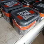 LOTE 125 - 01 BALDE DE MASSA CIMENTO QUEIMADO INTERIOR/EXTERIOR MARCA SUVINIL 5,0KG (NO ESTADO, NÃO SABEMOS SE FUNCIONA. LEILÃO NÃO TEM GARANTIA E NEM DEVOLUÇÃO, SUJEITO A POSSÍVEIS AVARIAS VISÍVEIS/OCULTAS E/OU AUSÊNCIA DE COMPONENTES)