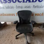 LOTE 046 - 01 CADEIRA HERMAN MILLER (HERMAN MILLER CHAIR). (NO ESTADO EM QUE SE ENCONTRA. SUJEITO A AVARIAS OCULTAS/VISÍVEIS.)