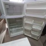LOTE 005 - 01 REFRIGERADOR MARCA WHIRLPOOL 127V (REFRIGERATOR). (NO ESTADO EM QUE SE ENCONTRA. SUJEITO A AVARIAS OCULTAS/VISÍVEIS.) BF8607E