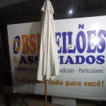 LOTE 028 - 01 GUARDA-CHUVA. (UMBRELLA) (NO ESTADO EM QUE SE ENCONTRA. SUJEITO A AVARIAS OCULTAS/VISÍVEIS.) BH1495C