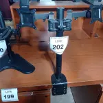 LOTE 202 - 01 SUPORTE PARA MONITOR (MONITOR STAND). (NO ESTADO EM QUE SE ENCONTRA. SUJEITO A AVARIAS OCULTAS/VISÍVEIS.)