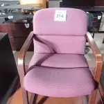 LOTE 214 - 01 CADEIRA NA COR ROXA (PURPLE CHAIR).035098 (NO ESTADO EM QUE SE ENCONTRA. SUJEITO A AVARIAS OCULTAS/VISÍVEIS.)