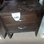 LOTE 246 - 01 ARMÁRIO MÉDIO EM MADEIRA C/ 02 PORTAS (MEDIUM WOODEN CABINET). (NO ESTADO EM QUE SE ENCONTRA. SUJEITO A AVARIAS OCULTAS/VISÍVEIS.)