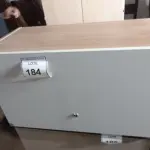 LOTE 184 - 01 ARMÁRIO SUSPENSO (HANGING CABINET). (NO ESTADO EM QUE SE ENCONTRA. SUJEITO A AVARIAS OCULTAS/VISÍVEIS.)