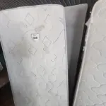 LOTE 288 - 01 COLCHÃO SOLTEIRO (MATTRESS, TWIN). (NO ESTADO EM QUE SE ENCONTRA. SUJEITO A AVARIAS OCULTAS/VISÍVEIS.) AV9377D