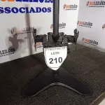 LOTE 210 - 01 SUPORTE PARA MONITOR (MONITOR STAND). (NO ESTADO EM QUE SE ENCONTRA. SUJEITO A AVARIAS OCULTAS/VISÍVEIS.)
