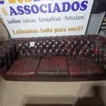 LOTE 226 - 01 SOFÁ DE COURO (LEATHER SOFA). (NO ESTADO EM QUE SE ENCONTRA. SUJEITO A AVARIAS OCULTAS/VISÍVEIS.)