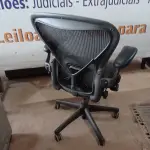 LOTE 207 - 01 CADEIRA HERMAN MILLER (HERMAN MILLER CHAIR). (NO ESTADO EM QUE SE ENCONTRA. SUJEITO A AVARIAS OCULTAS/VISÍVEIS.)