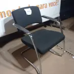 LOTE 195 - 01 CADEIRA DE ESCRITÓRIO PRETA SEM RODAS (BLACK OFFICE CHAIR WITHOUT WHEELS). (NO ESTADO EM QUE SE ENCONTRA. SUJEITO A AVARIAS OCULTAS/VISÍVEIS.)