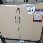 LOTE 232 - 01 ARMÁRIO BAIXO 02 PORTAS EM MADEIRA. (LOW CABINET) (NO ESTADO EM QUE SE ENCONTRA. SUJEITO A AVARIAS OCULTAS/VISÍVEIS.)