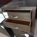 LOTE 249 - 01 GAVETEIRO (DRAWER). (NO ESTADO EM QUE SE ENCONTRA. SUJEITO A AVARIAS OCULTAS/VISÍVEIS.) AV2122G