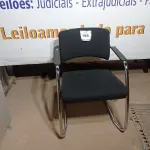 LOTE 195 - 01 CADEIRA DE ESCRITÓRIO PRETA SEM RODAS (BLACK OFFICE CHAIR WITHOUT WHEELS). (NO ESTADO EM QUE SE ENCONTRA. SUJEITO A AVARIAS OCULTAS/VISÍVEIS.)