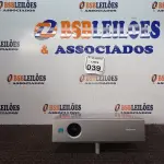 LOTE 039 - 01 PROJETOR MULTIMIDIA MARCA SONY. (NO ESTADO) ATENÇÃO! FAZER A VISITAÇÃO ANTES DE ARREMATAR, NÃO SABEMOS SE FUNCIONA. LEILÃO NÃO TEM GARANTIA E NEM DEVOLUÇÃO, SUJEITO A POSSÍVEIS AVARIAS VISÍVEIS/OCULTAS E/OU AUSÊNCIA DE COMPONENTES.