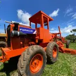LOTE 003 - ITEM 3 - MOTONIVELADORA FG70 LARANJA, ANO 1990, MOTOR MERCEDES, ELÉTRICA NOVA, TRANSMISSÃO NOVA, TANDEM REVISADO, OPERACIONAL, VALOR MERCADO, 115 MIL A 140 MIL, (NO ESTADO) (VISITAÇÃO ABADIÂNIA–GOIÁS) (CONTATO: 62-999250338) 