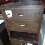 LOTE 249 - 01 GAVETEIRO (DRAWER). (NO ESTADO EM QUE SE ENCONTRA. SUJEITO A AVARIAS OCULTAS/VISÍVEIS.) AV2122G