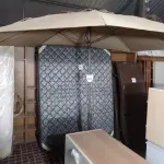 LOTE 183 - 01 GUARDA-CHUVA. (UMBRELLA) (NO ESTADO EM QUE SE ENCONTRA. SUJEITO A AVARIAS OCULTAS/VISÍVEIS.) BH1480H