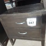 LOTE 247 - 01 GAVETEIRO (DRAWER). (NO ESTADO EM QUE SE ENCONTRA. SUJEITO A AVARIAS OCULTAS/VISÍVEIS.) AV2122L