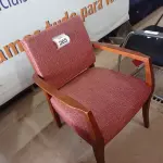 LOTE 205 - 01 CADEIRA NA COR VERMELHA COM ESTAMPA (RED CHAIR WITH PRINT).  (NO ESTADO EM QUE SE ENCONTRA. SUJEITO A AVARIAS OCULTAS/VISÍVEIS.)