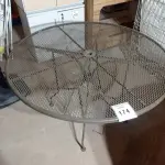 LOTE 174 - 01 MESA DE JARDIM (GARDEN TABLE) AV9868D NO ESTADO EM QUE SE ENCONTRA). SUJEITO A AVARIAS OCULTAS/VISÍVEIS.)