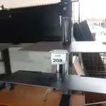 LOTE 208 - 01 CONVERSOR DE MESA AJUSTÁVEL (VARIDESK). (NO ESTADO EM QUE SE ENCONTRA. SUJEITO A AVARIAS OCULTAS/VISÍVEIS.)