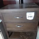 LOTE 244 - 01 GAVETEIRO (DRAWER). (NO ESTADO EM QUE SE ENCONTRA. SUJEITO A AVARIAS OCULTAS/VISÍVEIS.) AV2122N