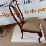 LOTE 301 - 01 CADEIRA DE JANTAR (DINING CHAIR). (NO ESTADO EM QUE SE ENCONTRA. SUJEITO A AVARIAS OCULTAS/VISÍVEIS.)  AV9649H