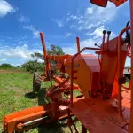 LOTE 003 - ITEM 3 - MOTONIVELADORA FG70 LARANJA, ANO 1990, MOTOR MERCEDES, ELÉTRICA NOVA, TRANSMISSÃO NOVA, TANDEM REVISADO, OPERACIONAL, VALOR MERCADO, 115 MIL A 140 MIL, (NO ESTADO) (VISITAÇÃO ABADIÂNIA–GOIÁS) (CONTATO: 62-999250338) 