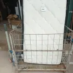 LOTE 267 - 01 COLCHÃO SOLTEIRO C/ BASE (SINGLE MATTRESS). (NO ESTADO EM QUE SE ENCONTRA. SUJEITO A AVARIAS OCULTAS/VISÍVEIS.) BH1442H 