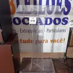 LOTE 218 - 01 PÚLPITO TRANSPARENTE (TRANSPARENT PULPIT). (NO ESTADO EM QUE SE ENCONTRA. SUJEITO A AVARIAS OCULTAS/VISÍVEIS.) (NO ESTADO EM QUE SE ENCONTRA. SUJEITO A AVARIAS OCULTAS/VISÍVEIS.)