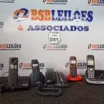 LOTE 031 - 05 APARELHOS DE TELEFONE SENDO 04 S/FIO MARCAS E MODELOS DIVERSOS. (NO ESTADO) ATENÇÃO! FAZER A VISITAÇÃO ANTES DE ARREMATAR, NÃO SABEMOS SE FUNCIONA. LEILÃO NÃO TEM GARANTIA E NEM DEVOLUÇÃO, SUJEITO A POSSÍVEIS AVARIAS VISÍVEIS/OCULTAS E/OU AUSÊNCIA DE COMPONENTES.