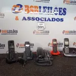 LOTE 031 - 05 APARELHOS DE TELEFONE SENDO 04 S/FIO MARCAS E MODELOS DIVERSOS. (NO ESTADO) ATENÇÃO! FAZER A VISITAÇÃO ANTES DE ARREMATAR, NÃO SABEMOS SE FUNCIONA. LEILÃO NÃO TEM GARANTIA E NEM DEVOLUÇÃO, SUJEITO A POSSÍVEIS AVARIAS VISÍVEIS/OCULTAS E/OU AUSÊNCIA DE COMPONENTES.